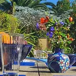 Alojamento de Acomodação e Pequeno-almoço Bienvenue Chez Lilaroma 3*